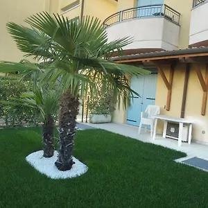 Appartamento Elisa Piano Terra Con Giardino E Posto Incluso Caorle
